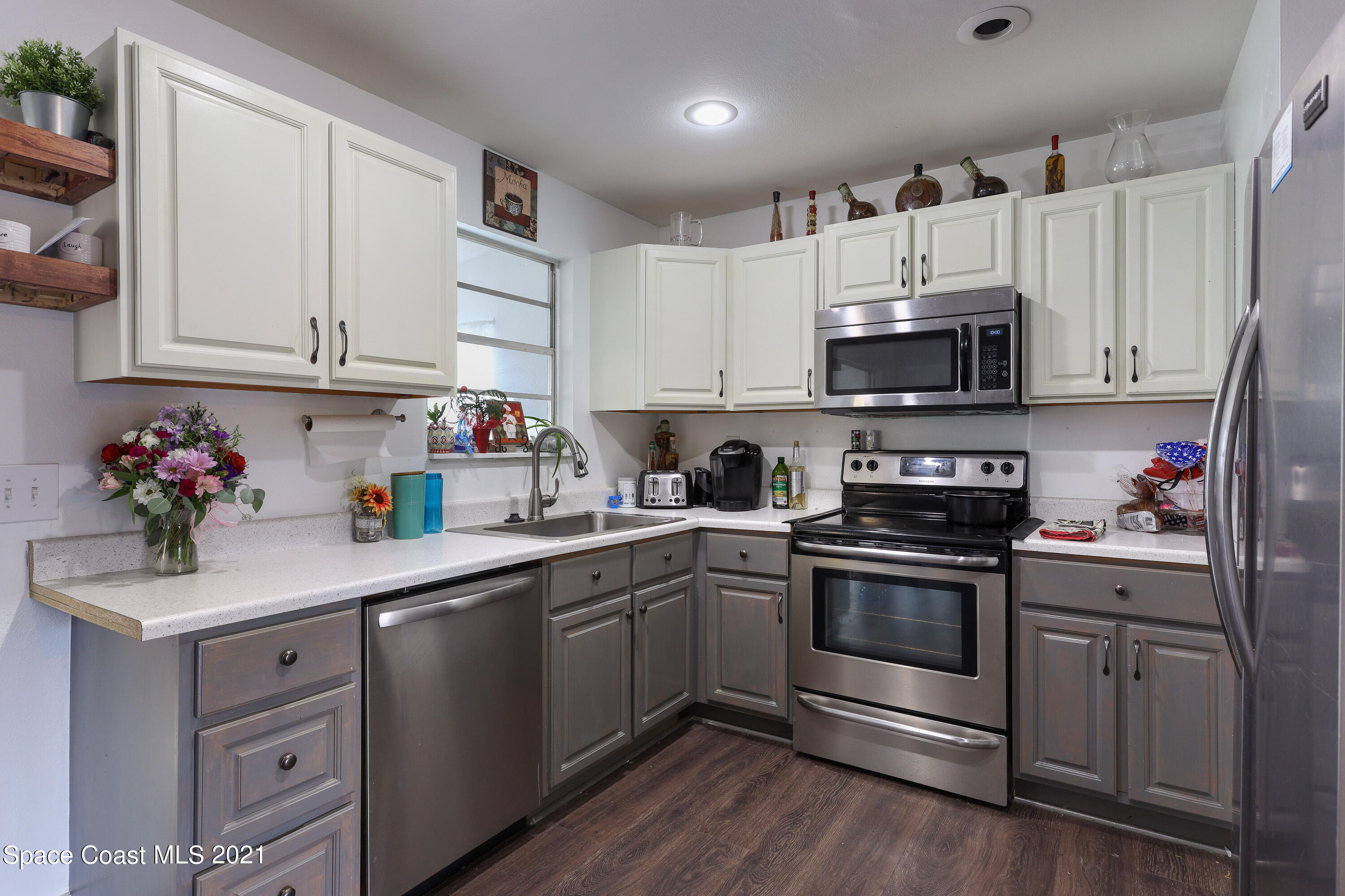 2710 King Richard Road Melbourne, FL 32935 - Photo 7 of 17 a kitchen with kitchen island a sink stainless steel appliances and cabinets