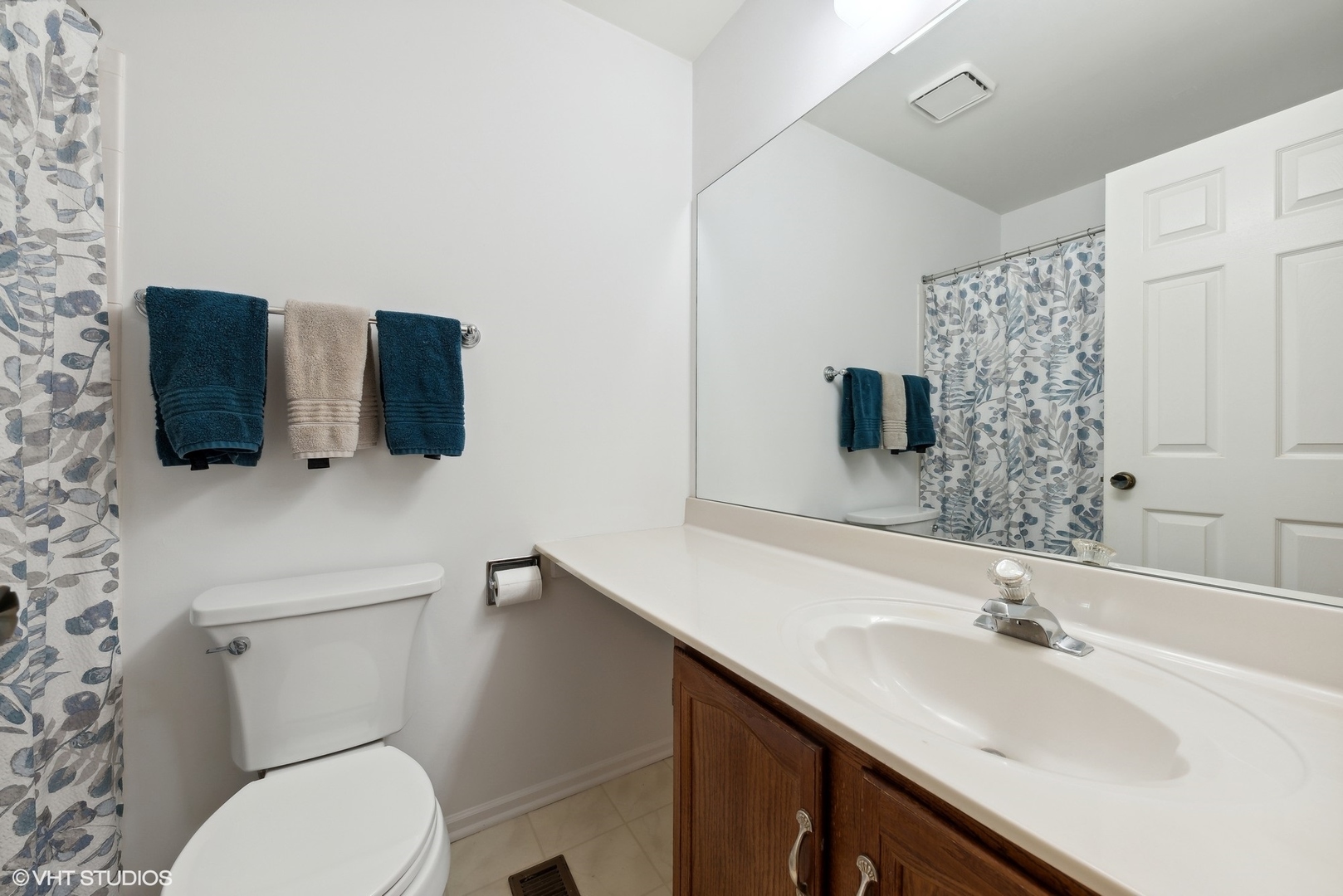 1406 Aldgate Court, Unit D1 Wheeling, IL 60090 - Photo 14 of 16 a bathroom with a sink mirror vanity and toilet