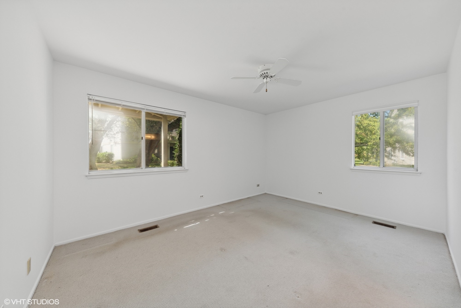 1406 Aldgate Court, Unit D1 Wheeling, IL 60090 - Photo 9 of 16 an empty room with windows