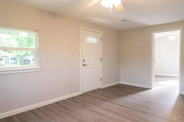 $1,700 | 134 East Bernard Street, Clute, TX 77531