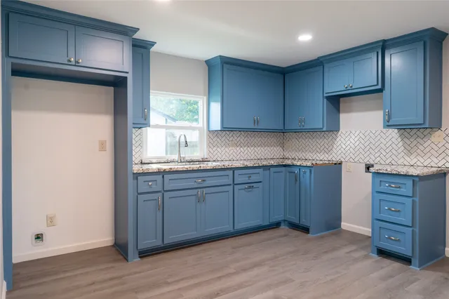 $1,700 | 134 East Bernard Street, Clute, TX 77531