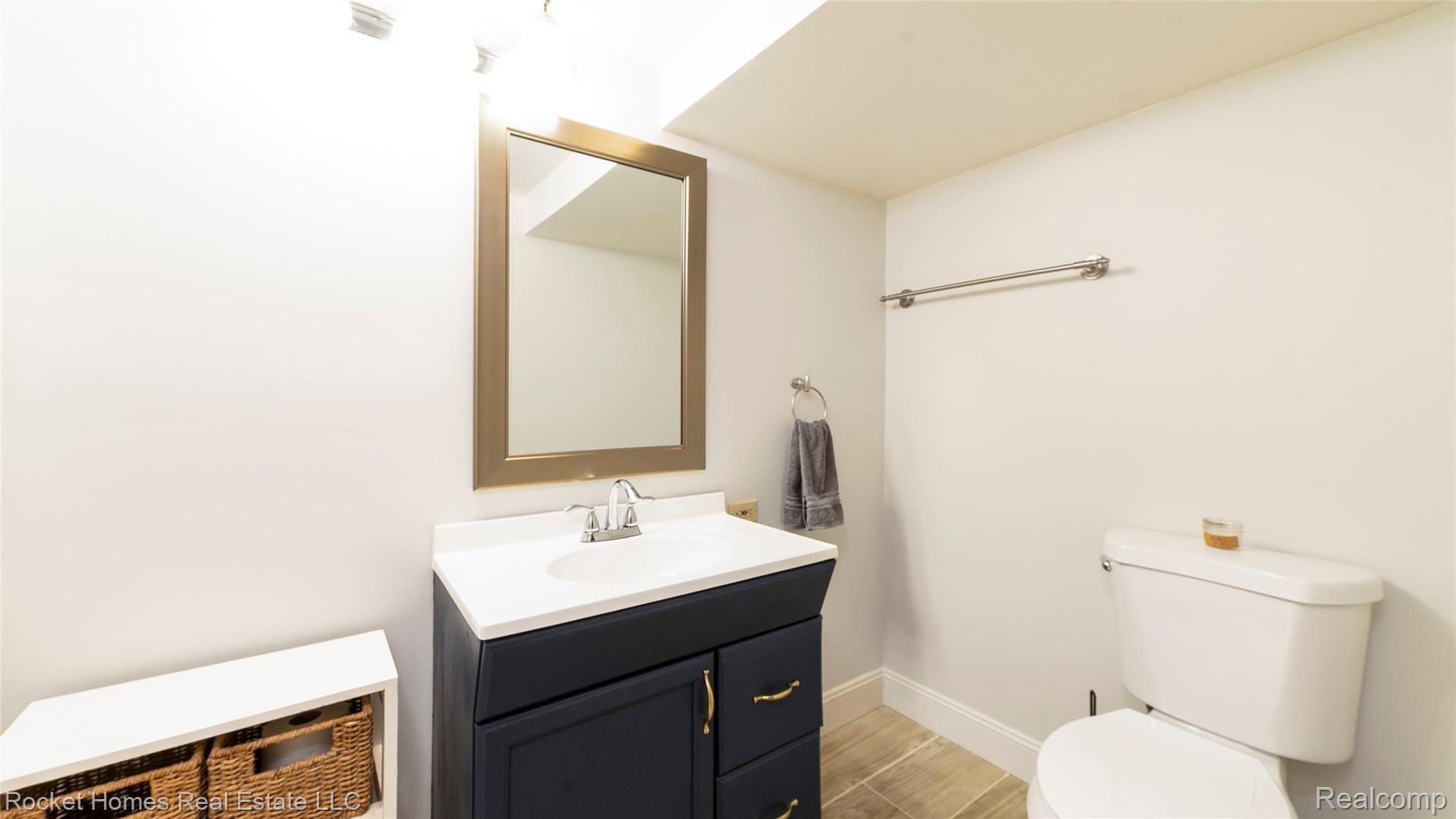 720 Merrimac Road Canton, MI 48188 - Photo 20 of 27 019-photo-bathroom-7555988.jpg