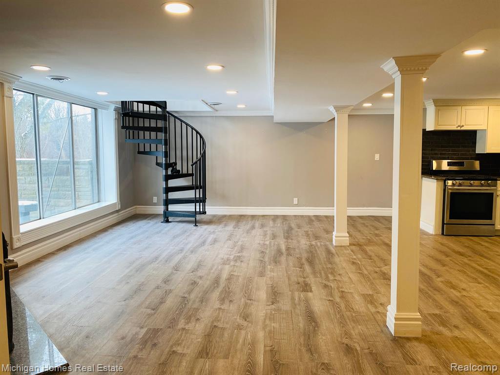 8089 North Holly Road Grand Blanc, MI 48439 - Photo 24 of 31