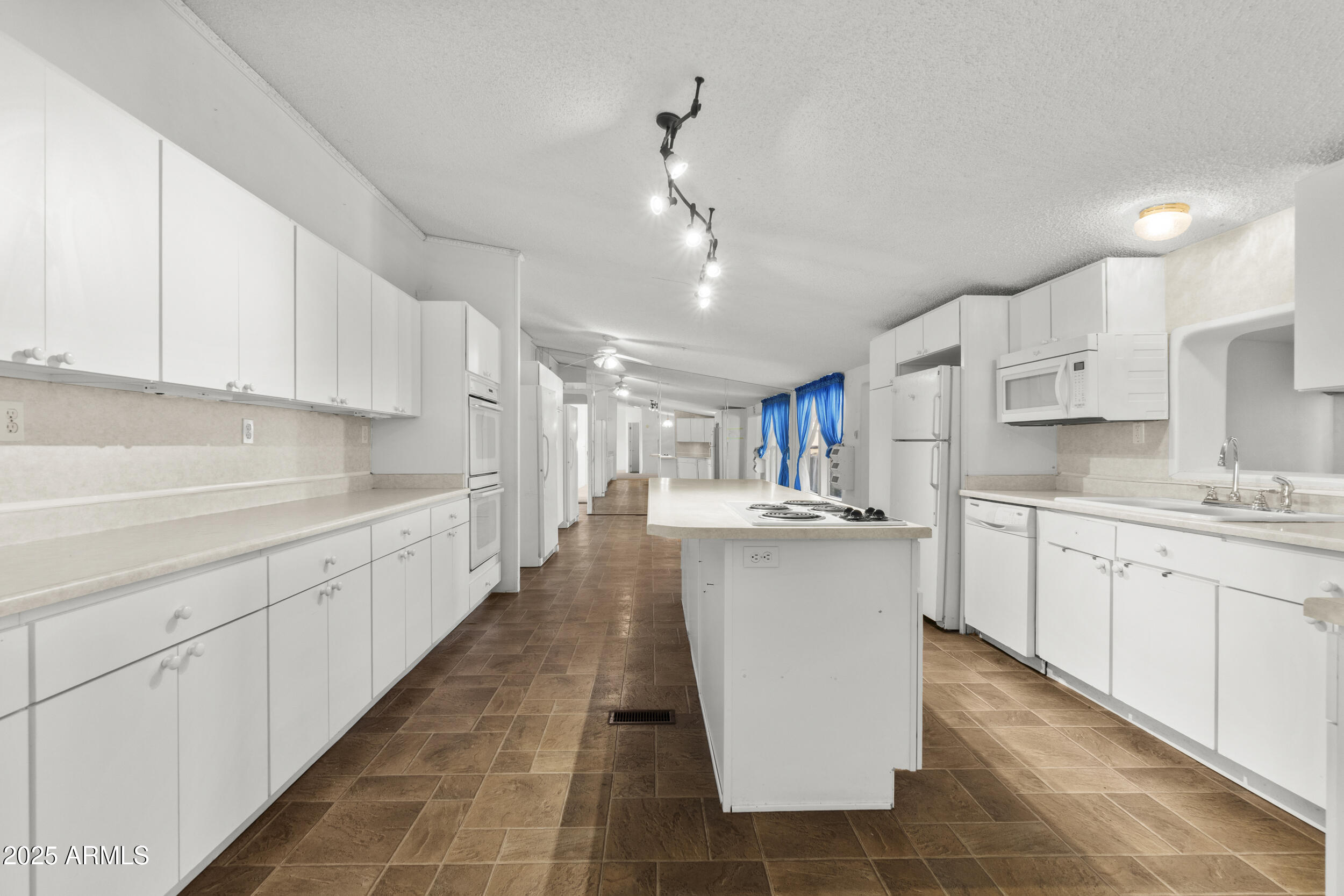 25346 West Patton Road Wittmann, AZ 85361 - Photo 7 of 22 24_dsc09081