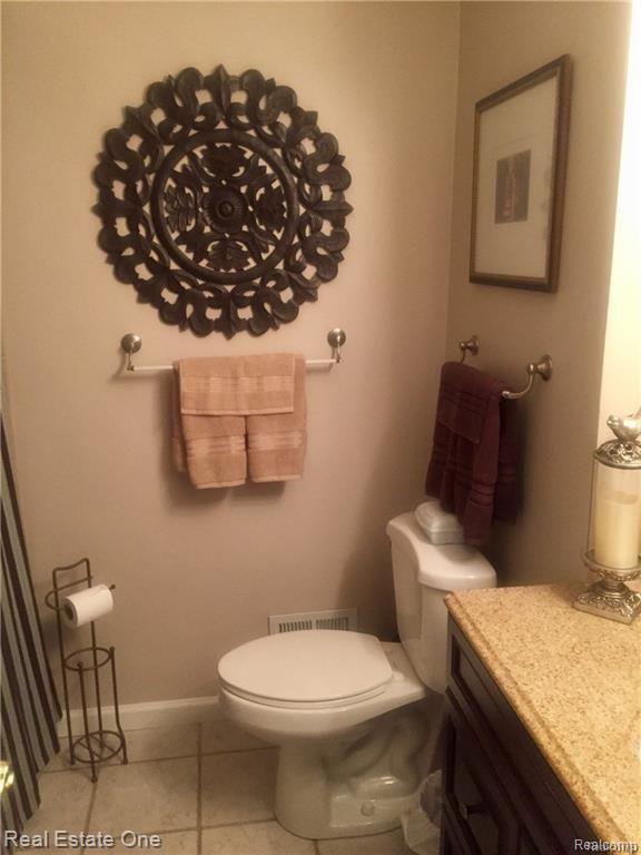 2027 Klingensmith Road Bloomfield Hills, MI 48302 - Photo 20 of 29