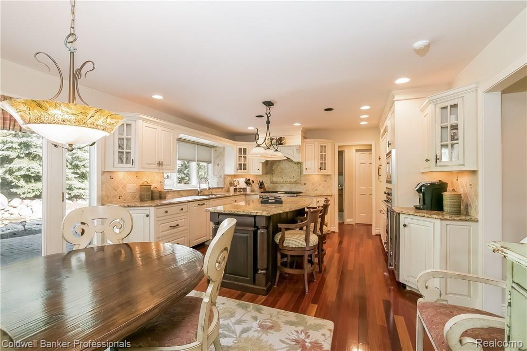 1209 Cobridge Court Rochester, MI 48306 - Photo 17 of 49 010-Breakfast_Nook-2624944-large.jpg