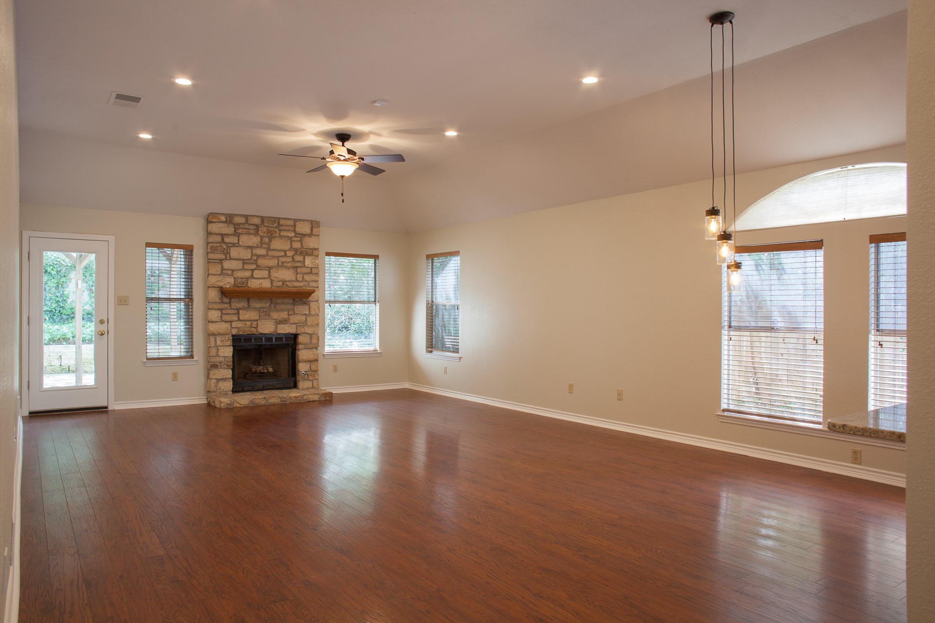 729 Shade Tree Drive Austin, TX 78748 - Photo 10 of 30