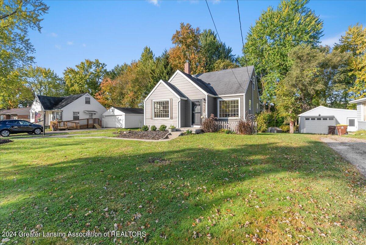 919 Maycroft Road Lansing, MI 48917 - Photo 2 of 58 Front Exterior