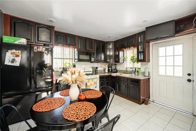 $849,999 | 1912 East 10th Street, Long Beach, CA 90813