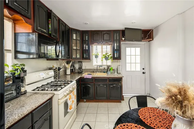 $849,999 | 1912 East 10th Street, Long Beach, CA 90813