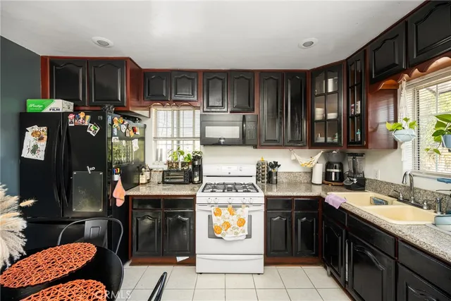 $849,999 | 1912 East 10th Street, Long Beach, CA 90813