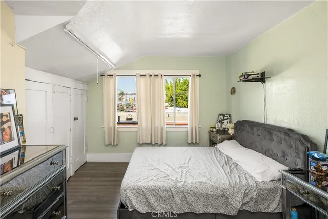 $849,999 | 1912 East 10th Street, Long Beach, CA 90813