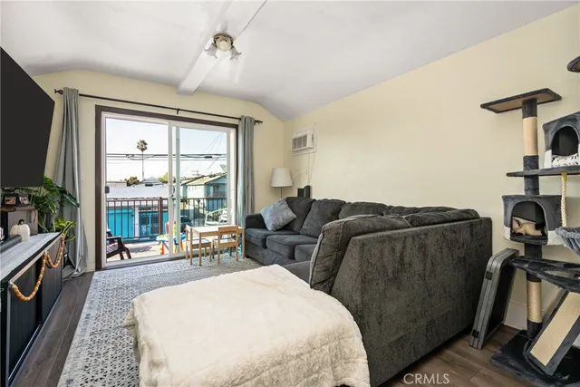 $849,999 | 1912 East 10th Street, Long Beach, CA 90813