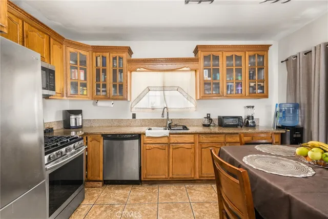 $849,999 | 1912 East 10th Street, Long Beach, CA 90813