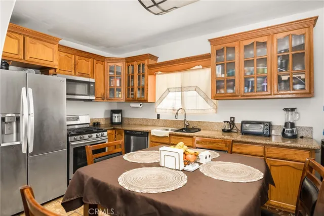 $849,999 | 1912 East 10th Street, Long Beach, CA 90813