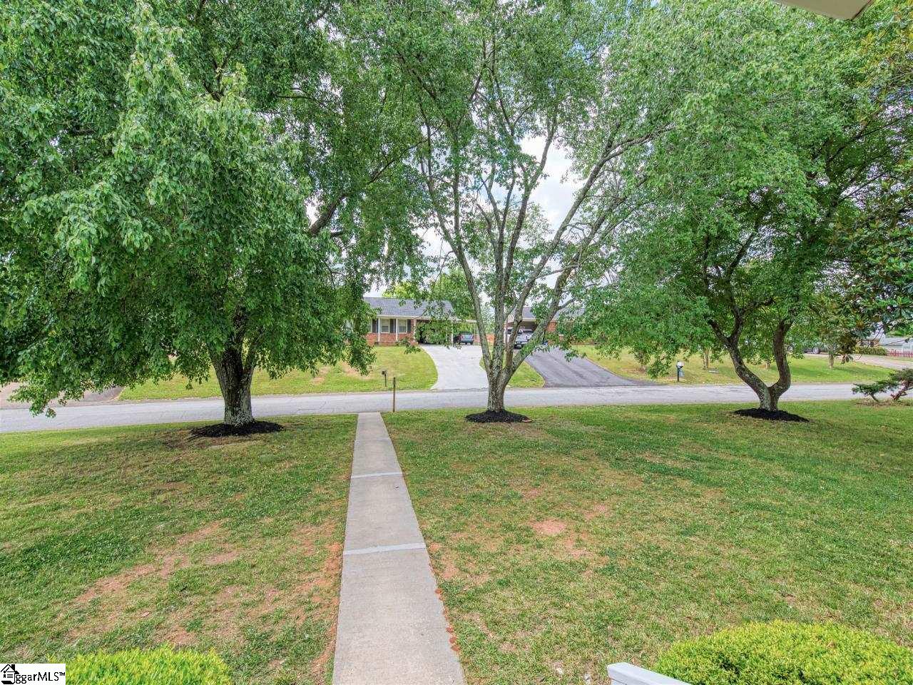 409 Farnsworth Road Spartanburg, SC 29301 - Photo 2 of 32 Gallery Image 2