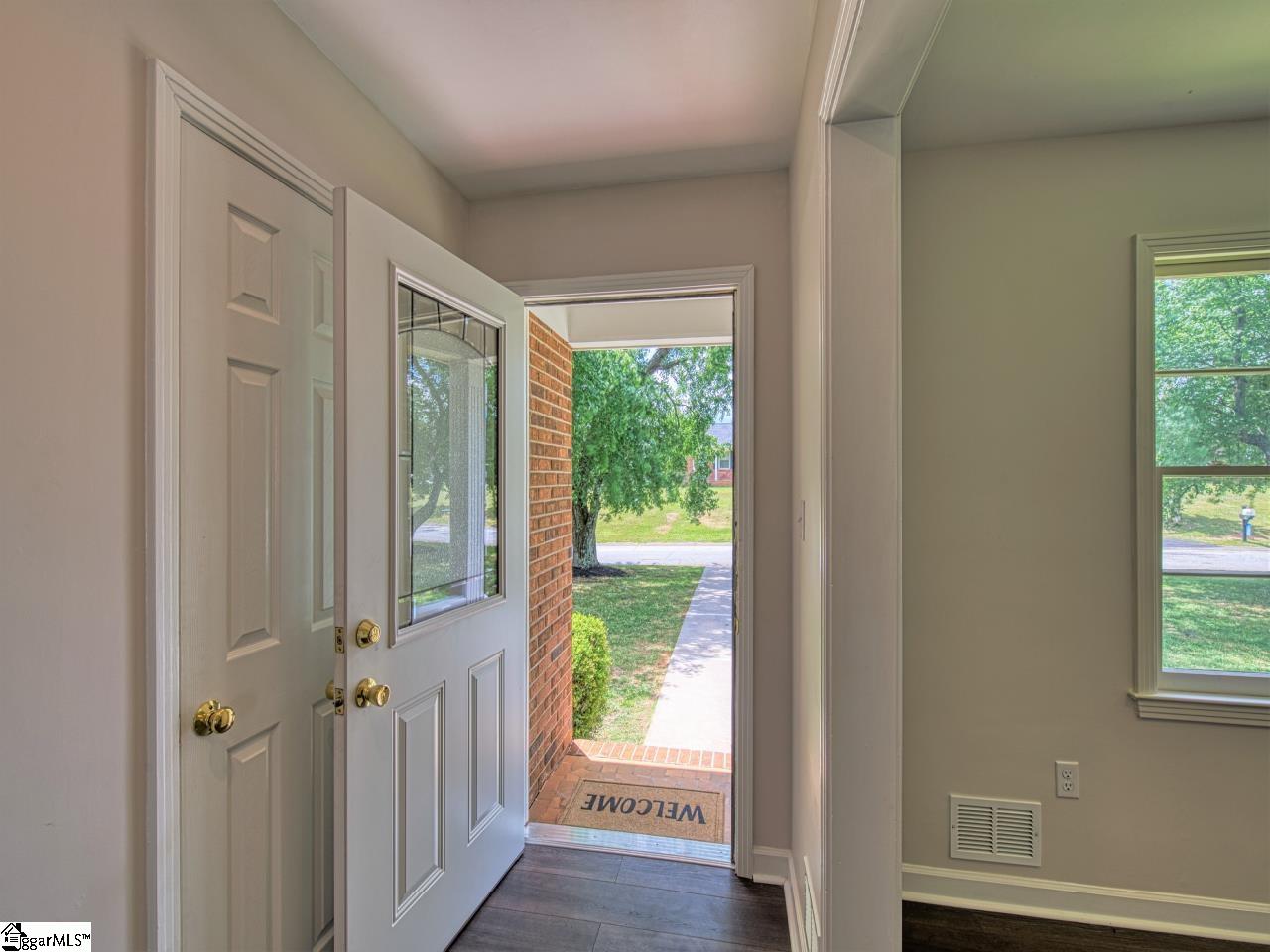 409 Farnsworth Road Spartanburg, SC 29301 - Photo 11 of 32 Gallery Image 11