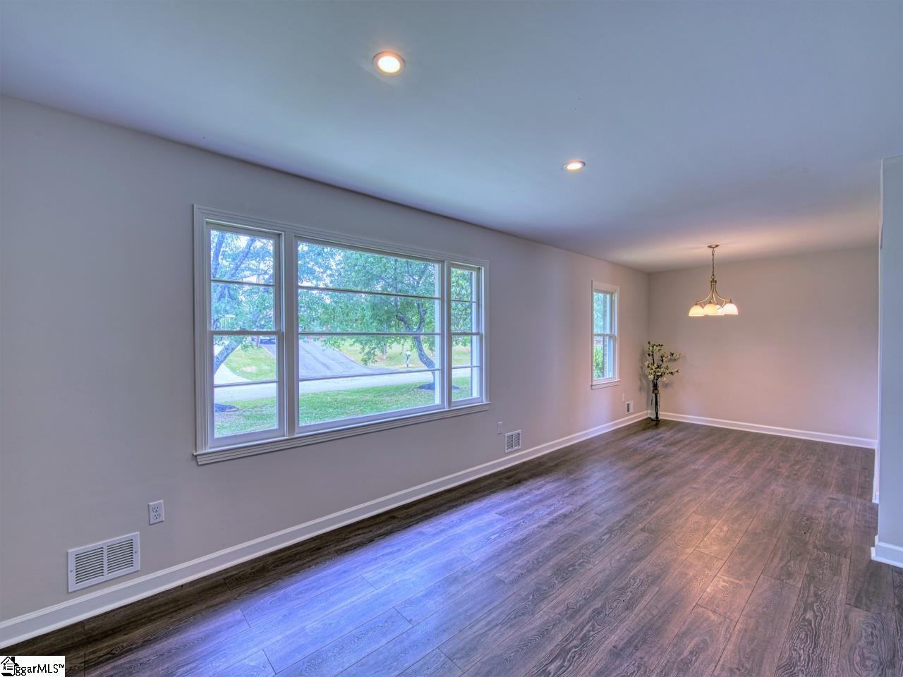 409 Farnsworth Road Spartanburg, SC 29301 - Photo 12 of 32 Gallery Image 12