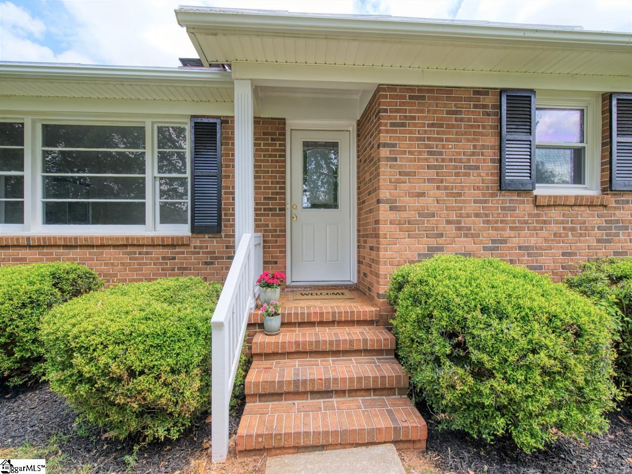 409 Farnsworth Road Spartanburg, SC 29301 - Photo 3 of 32 Gallery Image 3