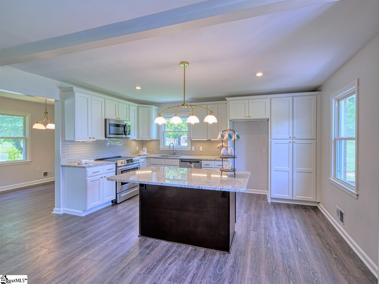 409 Farnsworth Road Spartanburg, SC 29301 - Photo 7 of 32 Gallery Image 7