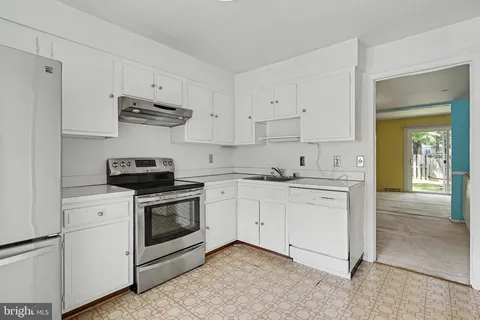 $699,999 | 226 Commons Drive Northwest, Vienna, VA 22180