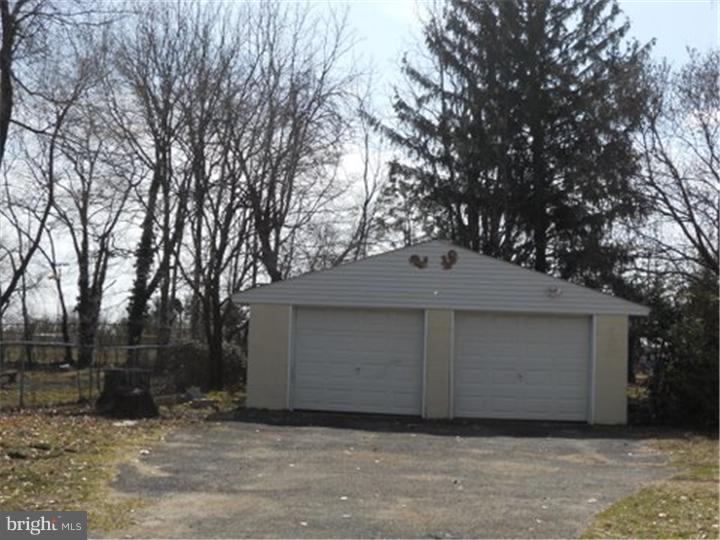 294 Creek Road Bellmawr, NJ 08031 - Photo 17 of 18 Garage