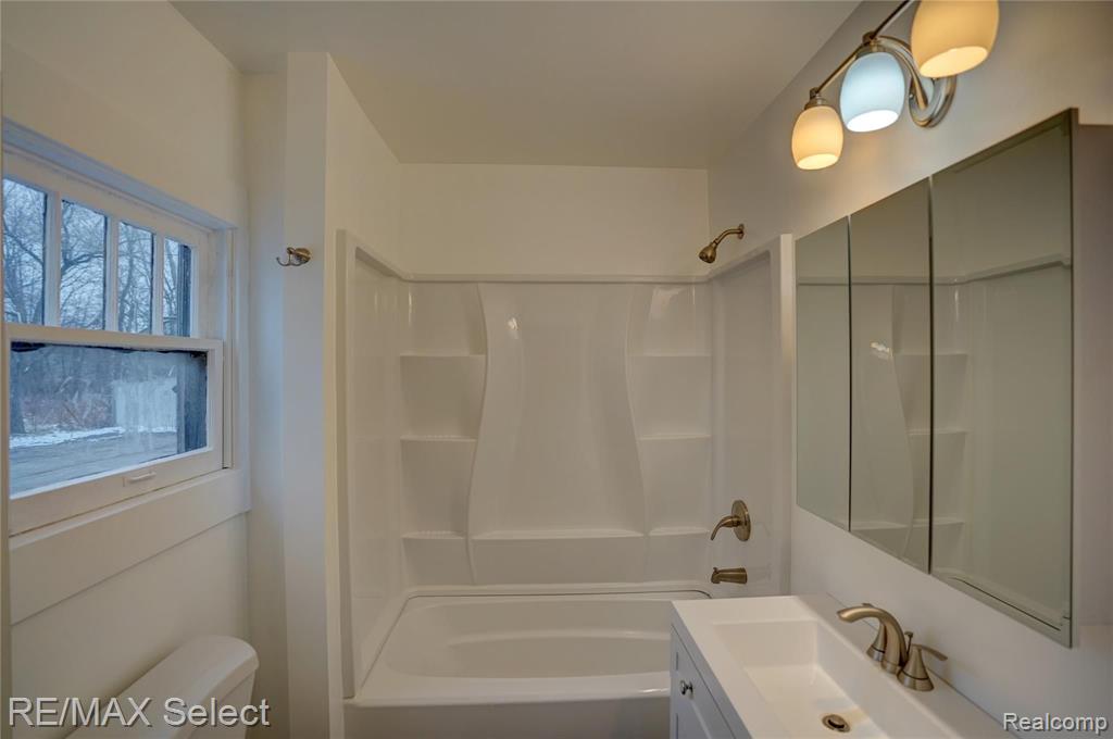 8085 Corunna Road Flint, MI 48532 - Photo 44 of 98