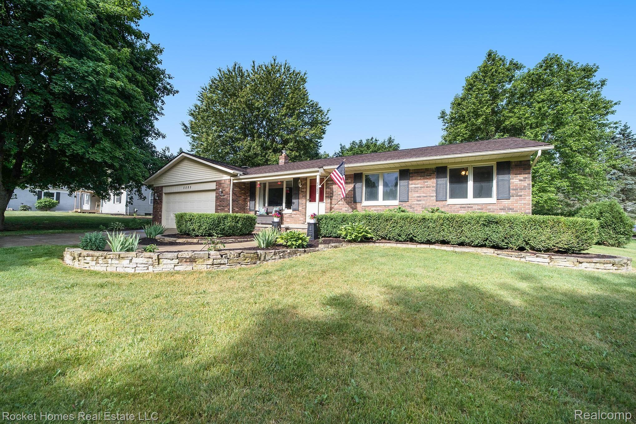 5585 Farley Road Clarkston, MI 48346 - Photo 3 of 28 017A5454.JPG
