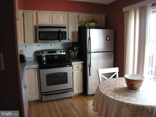 2102 Riding Crop Way Windsor Mill, MD 21244 - Photo 6 of 14 Kitchen