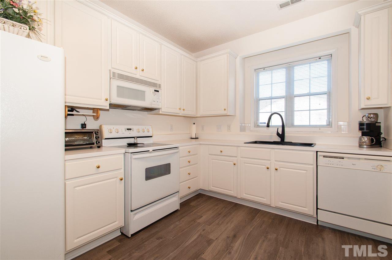 809 Genford Court Raleigh, NC 27609 - Photo 2 of 26 Gallery Image 2