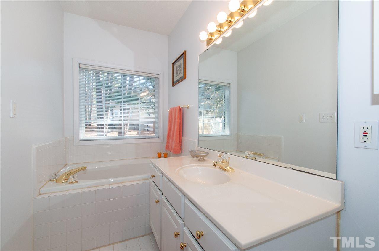 809 Genford Court Raleigh, NC 27609 - Photo 14 of 26 Gallery Image 14