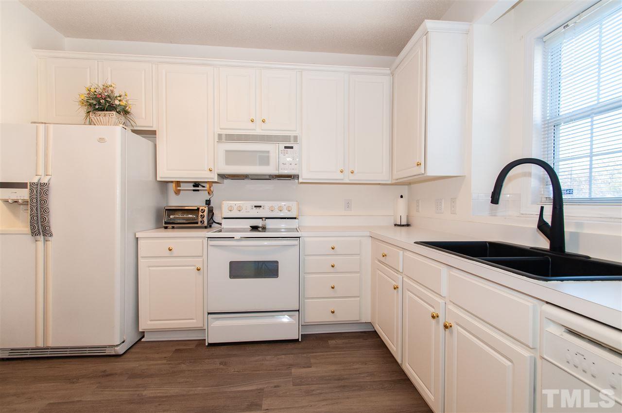 809 Genford Court Raleigh, NC 27609 - Photo 3 of 26 Gallery Image 3