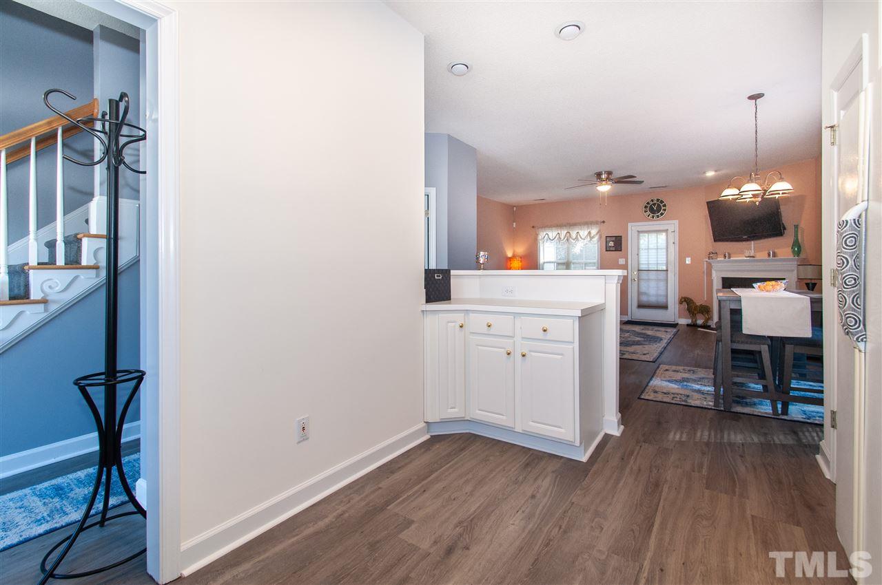 809 Genford Court Raleigh, NC 27609 - Photo 4 of 26 Gallery Image 4