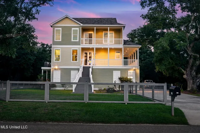 $675,000 | 253 South Lang Avenue, Long Beach, MS 39560