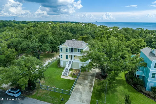 $675,000 | 253 South Lang Avenue, Long Beach, MS 39560