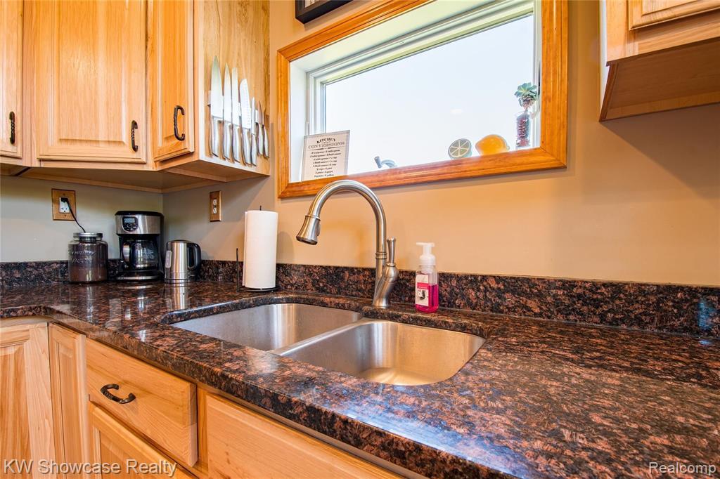 8109 Hogan Road Fenton, MI 48430 - Photo 9 of 23