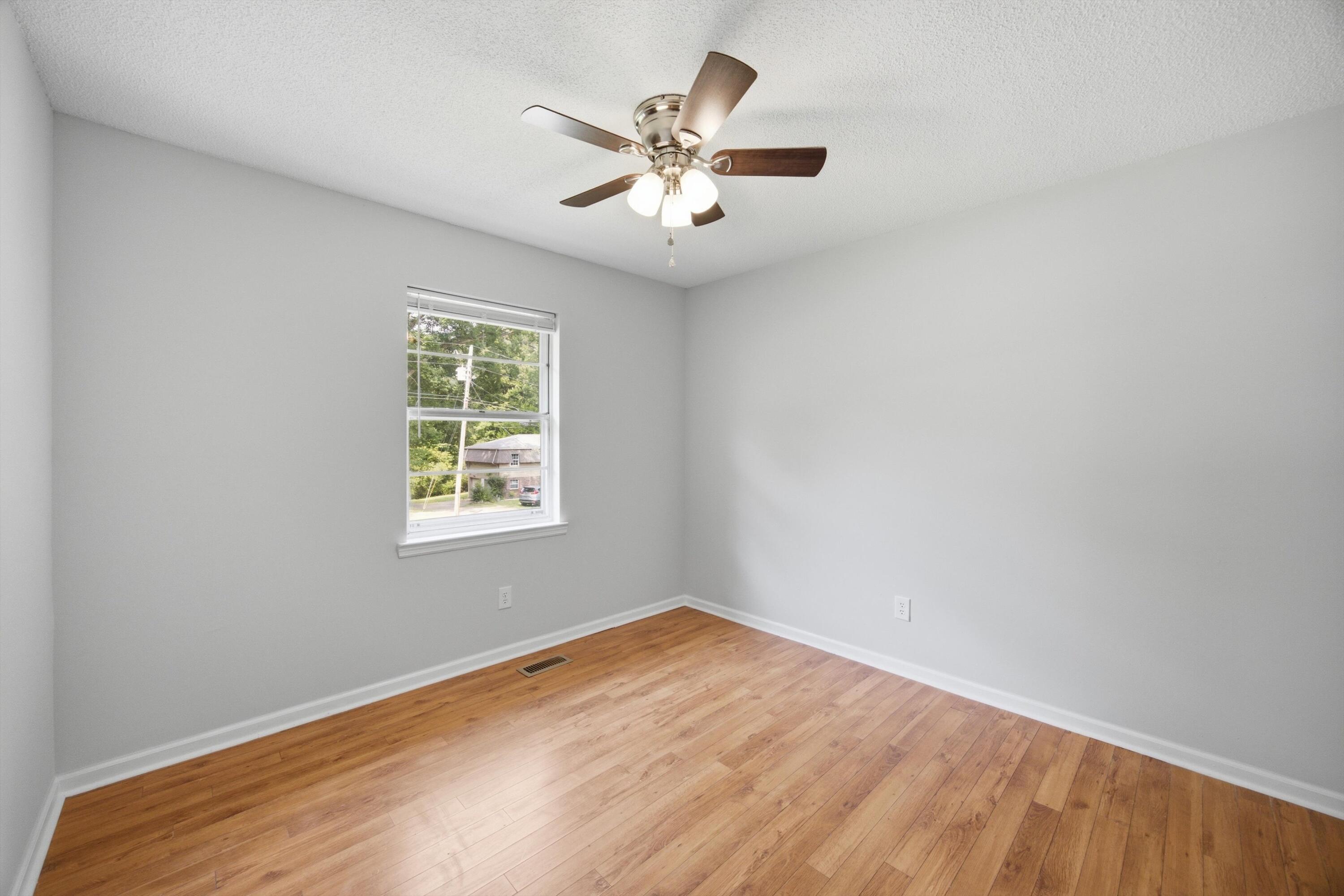 1032 Hillcrest Road Hixson, TN 37343 - Photo 23 of 39 23-1032HillCrestRd-21