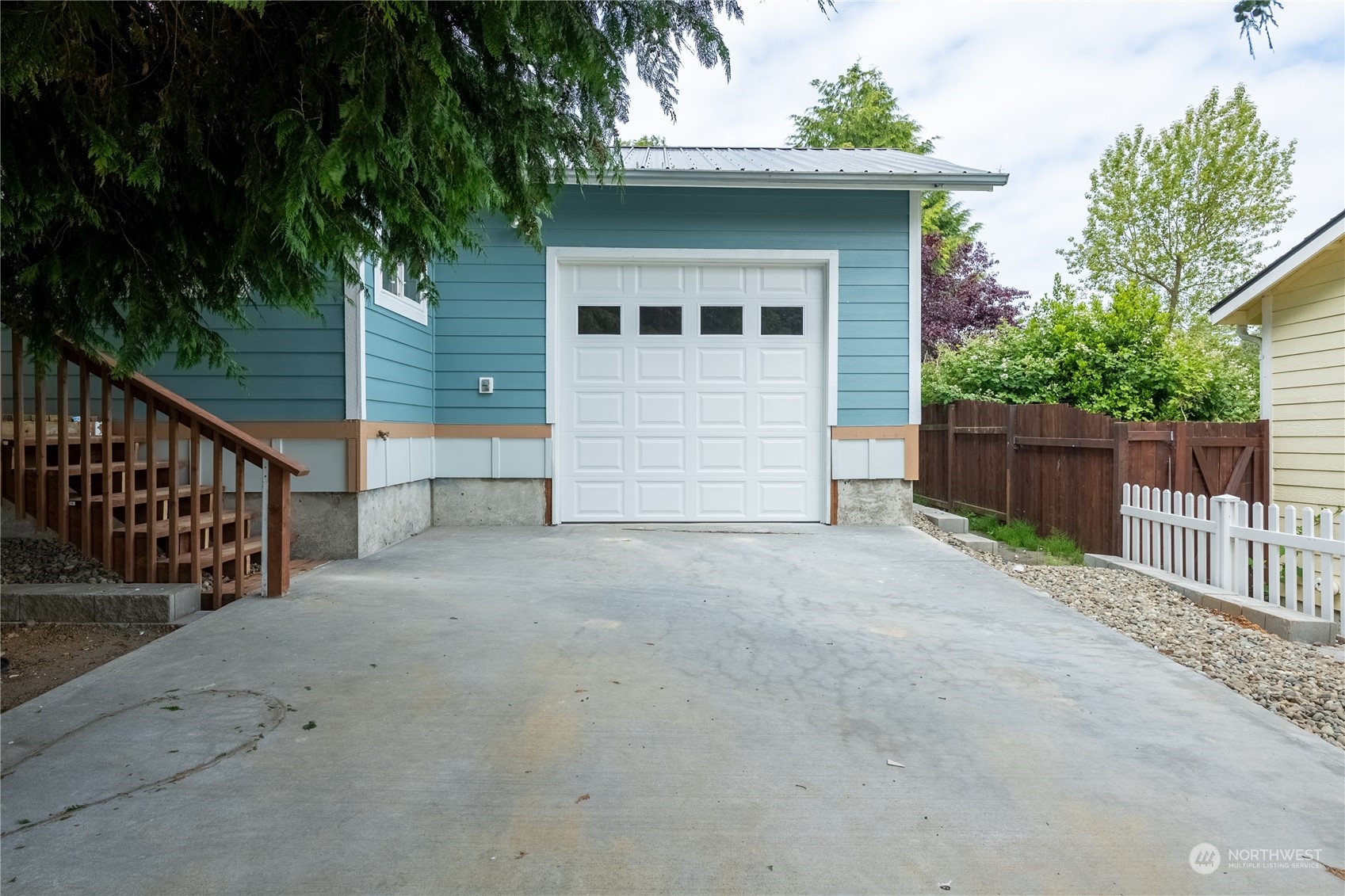 573 Weatherwax Loop Northeast