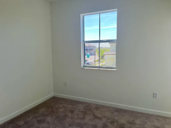a close up view of a washer and dryer