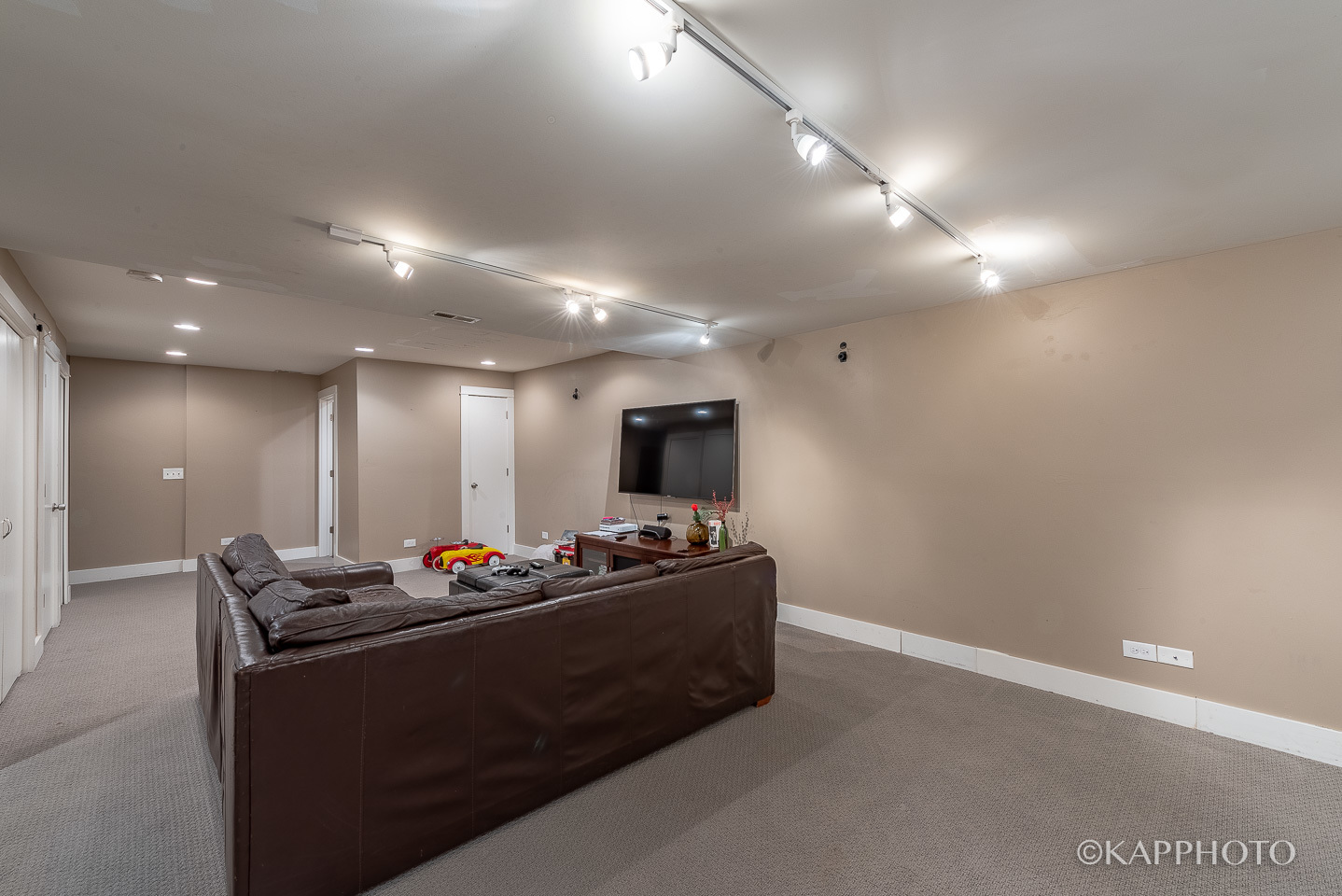 1 North Bishop Street, Unit 15 Chicago, IL 60607 - Photo 21 of 25 a living room with furniture and flat screen tv
