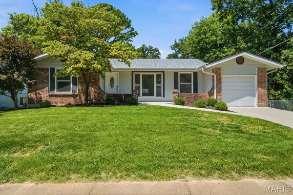 $325,000 | 893 Oklahoma Avenue, Ballwin, MO 63021