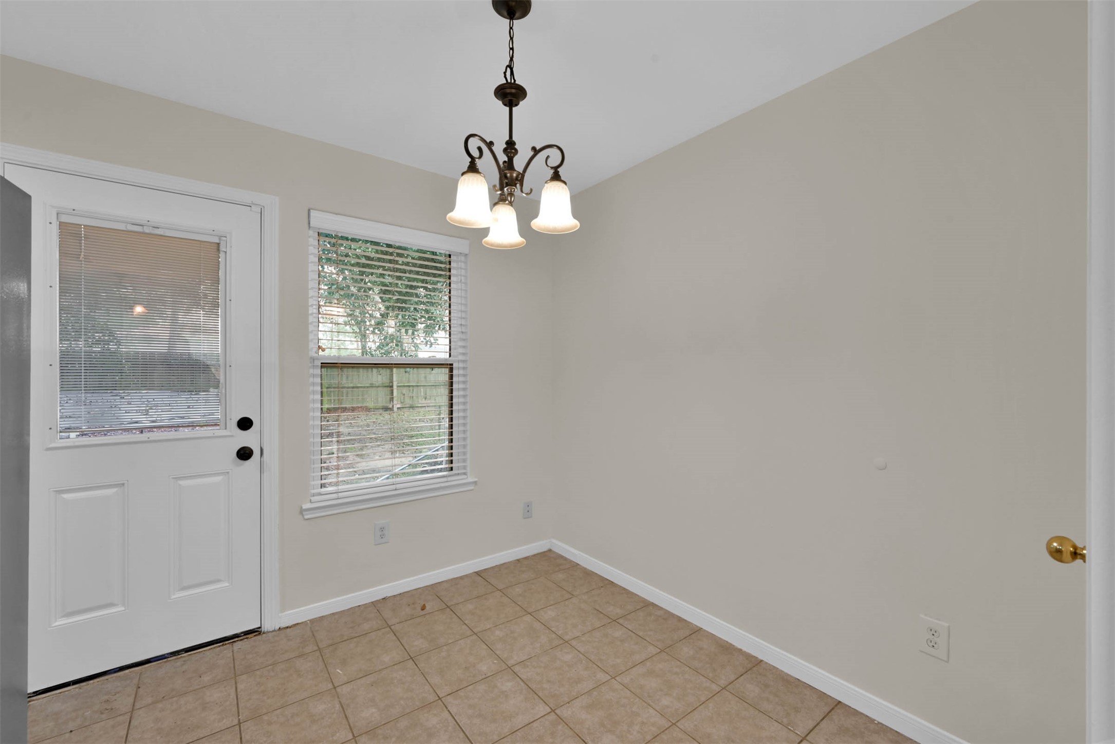 24011 Pinecreek Point Spring, TX 77373 - Photo 11 of 27