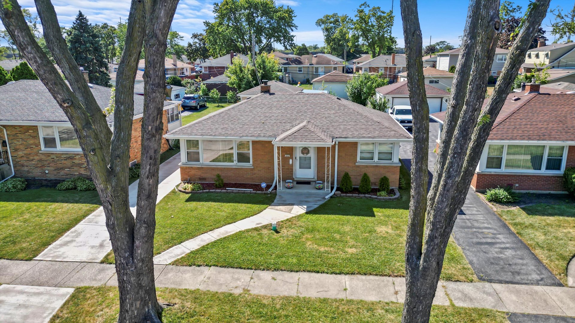 1106 Arthur Avenue Berkeley, IL 60163 - Photo 25 of 28 a front view of a house with garden