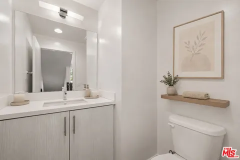 $1,300,000 | 2930 Rowena Avenue, Unit 2, Los Angeles, CA 90039