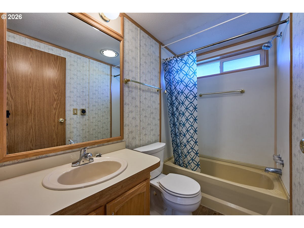 801 Residence Street Enterprise, OR 97828 - Photo 18 of 20 a bathroom with a sink a toilet and shower