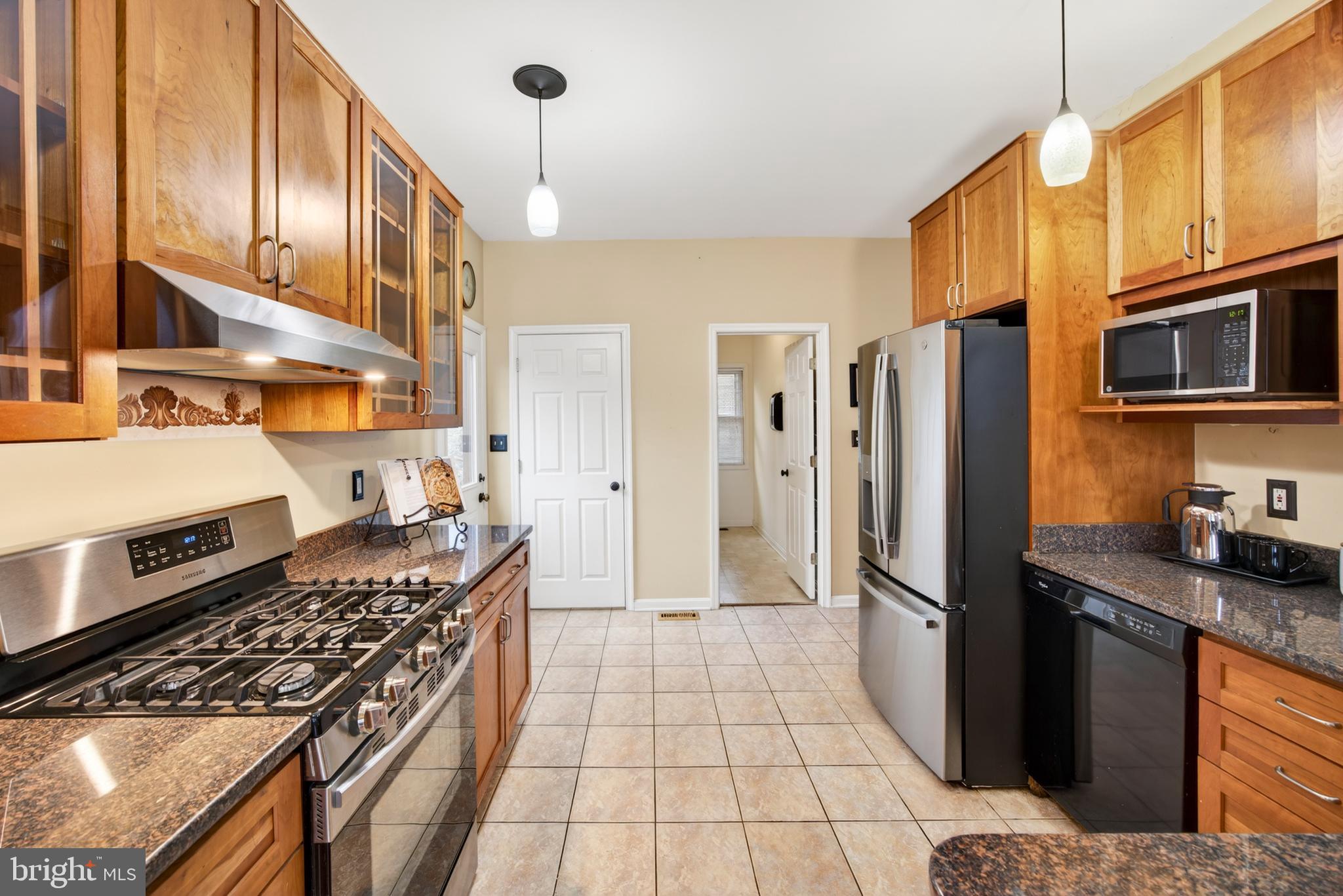 6614 West Lakeridge Road New Market, MD 21774 - Photo 18 of 49 Kitchen w/Tile Floor