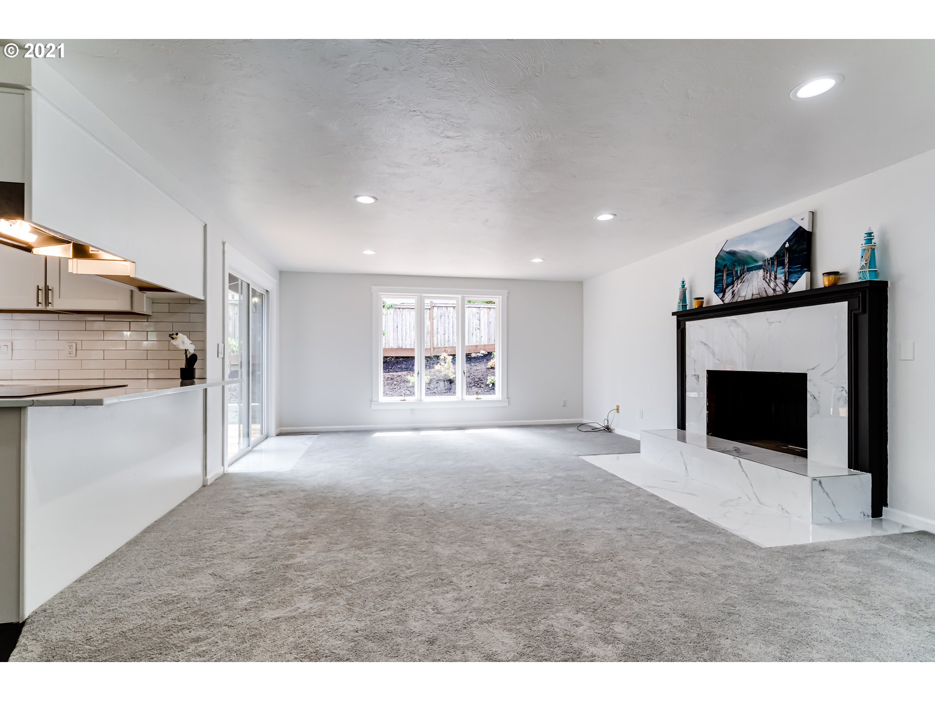 2022 Floral Hill Drive Eugene, OR 97403 - Photo 11 of 32