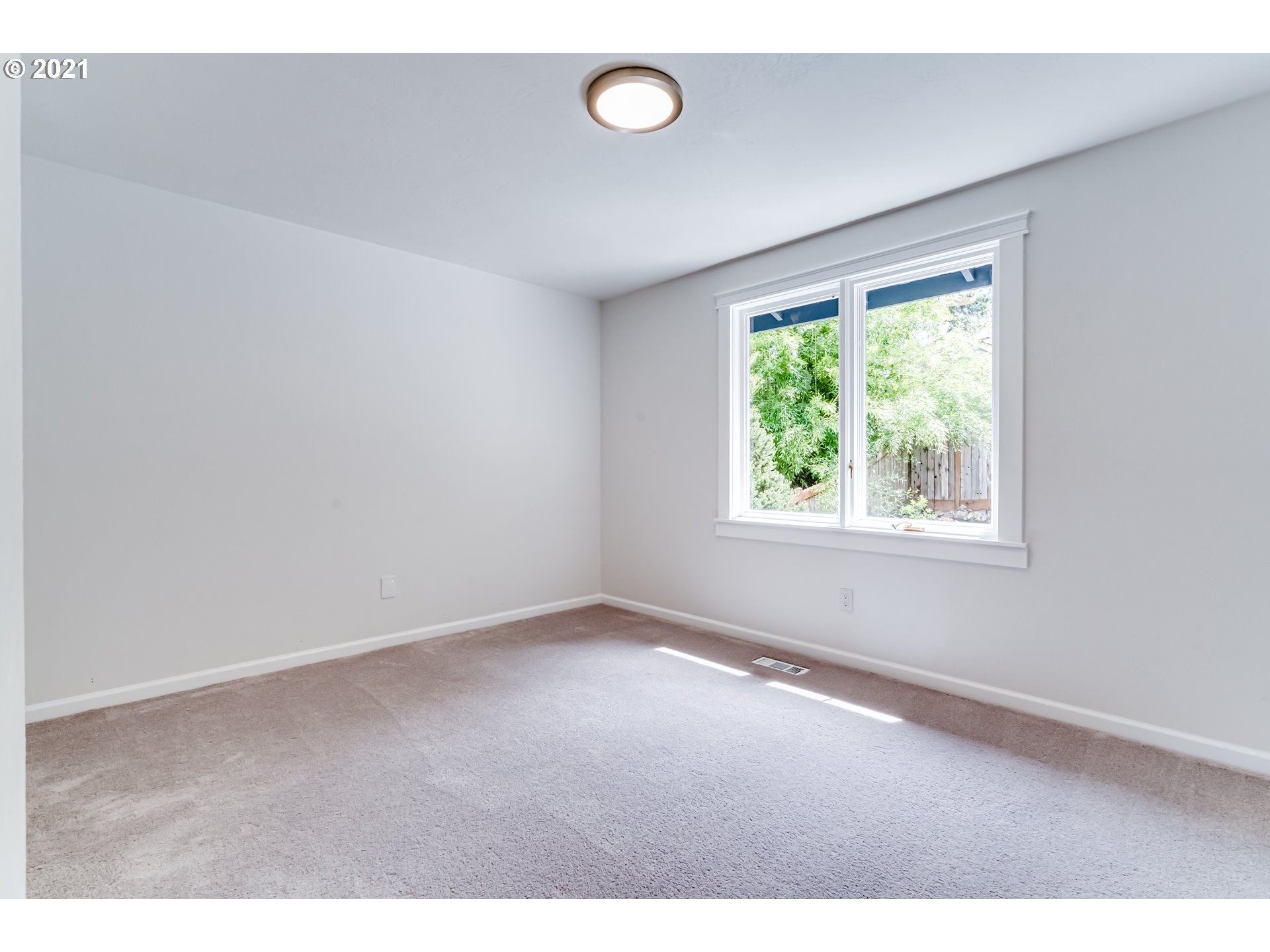 2022 Floral Hill Drive Eugene, OR 97403 - Photo 20 of 32