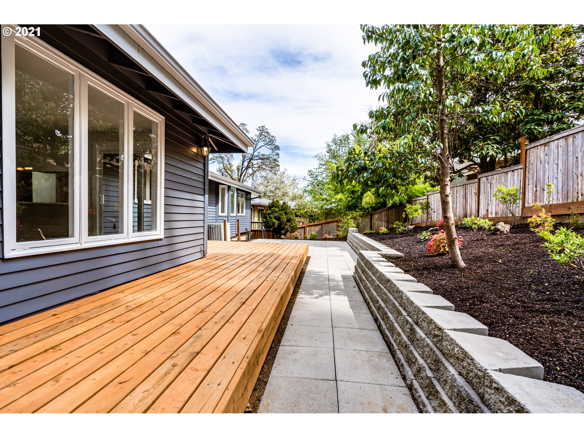 2022 Floral Hill Drive Eugene, OR 97403 - Photo 22 of 32