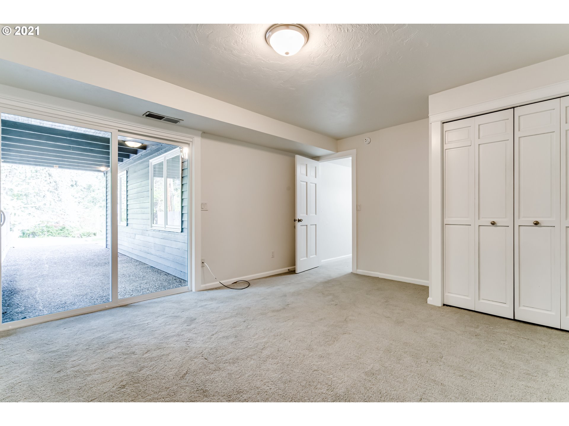 2022 Floral Hill Drive Eugene, OR 97403 - Photo 23 of 32